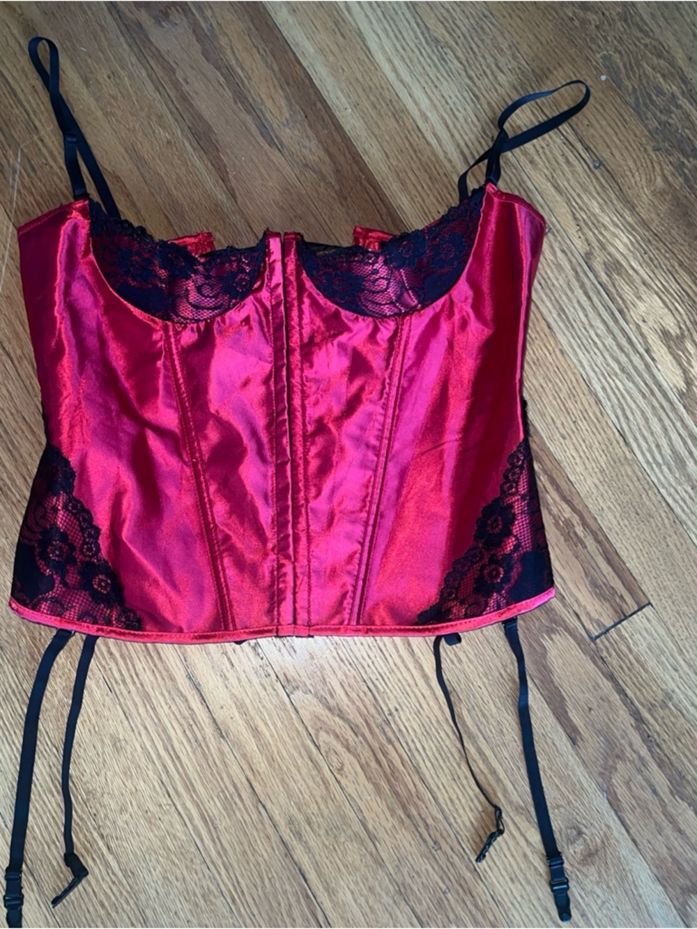 NWT Red And Black Lace  2XL Bra Corset